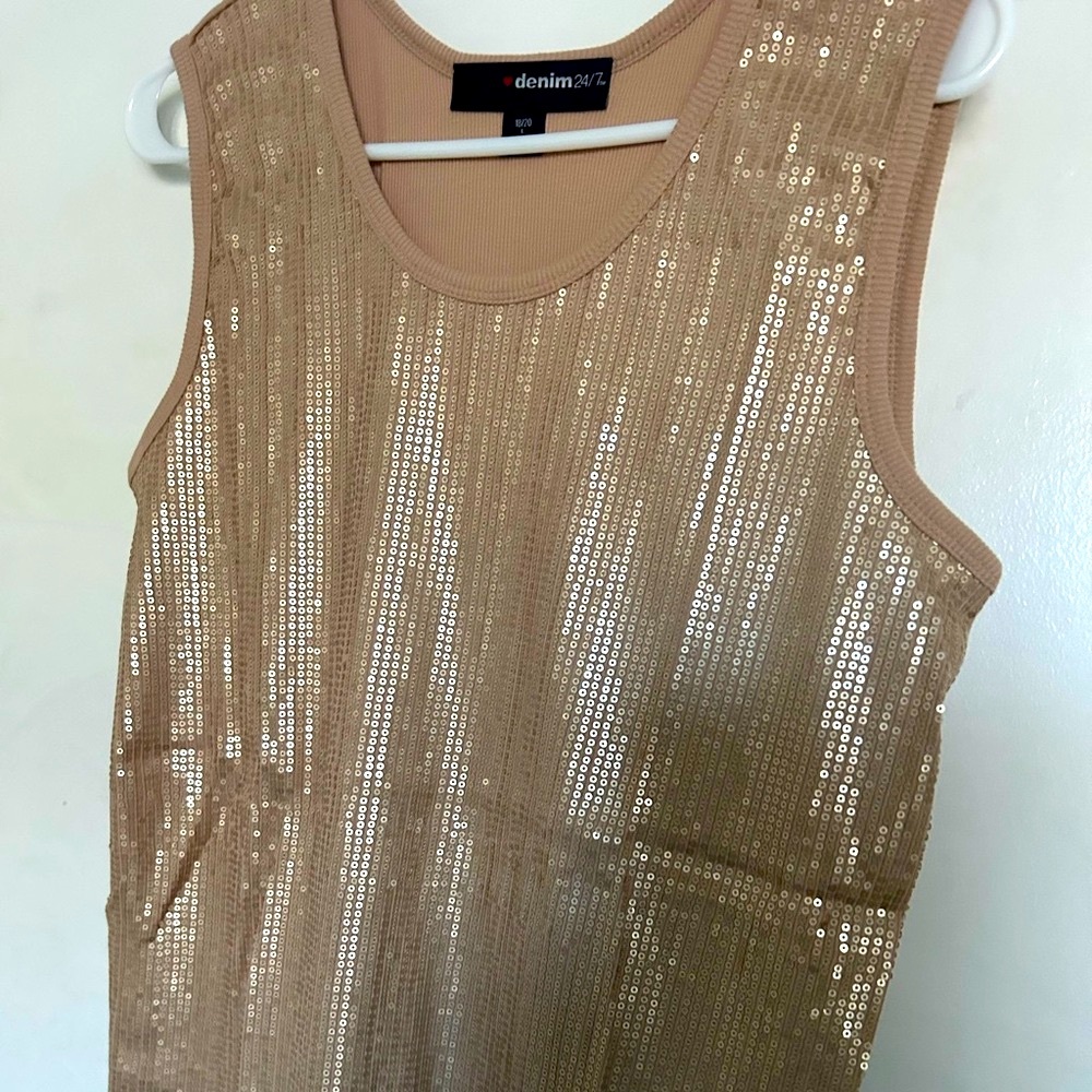 Sleeveless Sequin Top by Denim 24/7, Size 18/20. Color is gold.